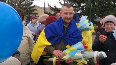 Лисянська громада зустріла звільненого з полону захисника Мирослава Чорномора