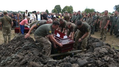 Загинув під час 100 бойового вильоту. На Прикарпатті поховали Героя України Олександра Кукурбу Загинув під час 100 бойового вильоту. На Прикарпатті поховали Героя України Олександра Кукурбу
