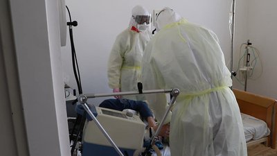 Першу тижневу зміну здали медики, що лікували хворих на COVID-19 в Ужгороді Першу тижневу зміну здали медики, що лікували хворих на COVID-19 в Ужгороді