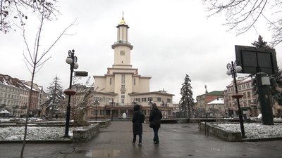 Екскурсії за шкарпетки. Франківців та гостей запрошують на мандрівки, щоб допомогти ЗСУ Екскурсії за шкарпетки. Франківців та гостей запрошують на мандрівки, щоб допомогти ЗСУ