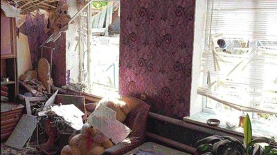 Пошкоджений обстрілом РФ будинок у Куп'янську-Вузловому