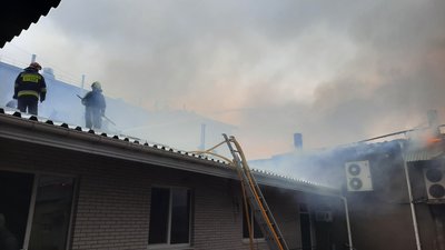 У Харкові внаслідок обстрілів сталася пожежа у магазині: вогонь гасили понад чотири години У Харкові внаслідок обстрілів сталася пожежа у магазині: вогонь гасили понад чотири години
