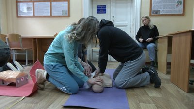 В Івано-Франківському медуніверситеті вчать, як надавати домедичну допомогу в умовах бойових дій