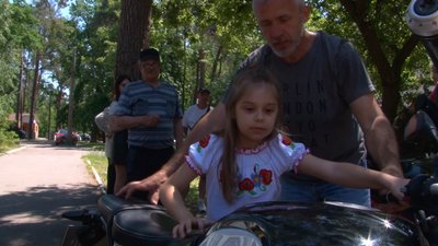 Позитивні емоції допомагають у лікуванні: у Черкасах пацієнтів онкодиспансеру катали на байках Позитивні емоції допомагають у лікуванні: у Черкасах пацієнтів онкодиспансеру катали на байках