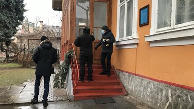 Єпархію УПЦ Московського патріархату виселили з дитсадка у Франківську: як це відбувалося Єпархію УПЦ Московського патріархату виселили з дитсадка у Франківську: як це відбувалося