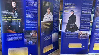В Ужгороді 20 школярів стали гідами виставки про солідарність В Ужгороді 20 школярів стали гідами виставки про солідарність