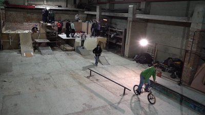 У Полтаві спортсмени орендують приміщення і створюють урбан-парк У Полтаві спортсмени орендують приміщення і створюють урбан-парк