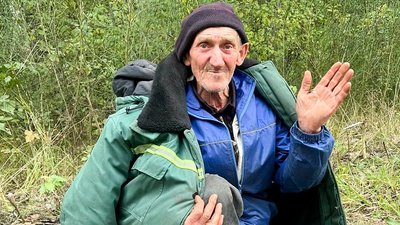 Чоловік, який заблукав в лісі