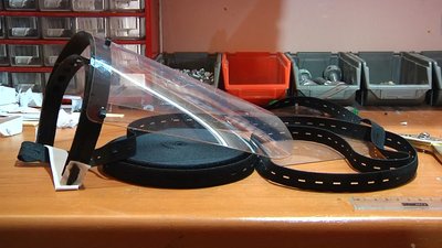 Одеські студенти друкують на 3D принтері маски для лікарів Одеські студенти друкують на 3D принтері маски для лікарів