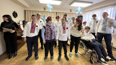 Вихованці реабілітаційного центру "Дорога життя" влаштували свято до дня Святого Миколая