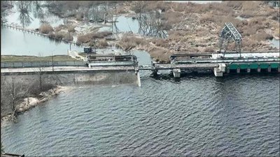 Пошкоджена обстрілом гребля Курахівського водосховища