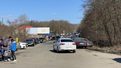 Понад 168 тис. людей перетнули кордон на Закарпатті з початку вторгнення Росії. Яка ситуація на КПП