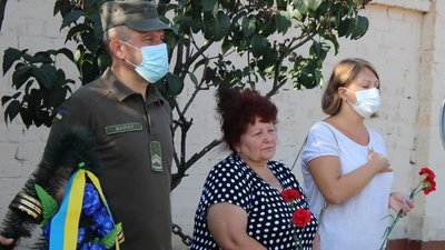 На Херсонщині вшанували пам’ять військового, який загинув в зоні ООС 7 років тому На Херсонщині вшанували пам’ять військового, який загинув в зоні ООС 7 років тому