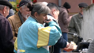 Годують щонеділі: як у Рівному волонтери підтримують бездомних та пенсіонерів Годують щонеділі: як у Рівному волонтери підтримують бездомних та пенсіонерів