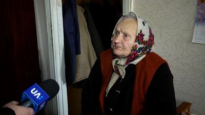 У Житомирі бездоглядну 90-річну бабусю не можуть взяти під опіку соцслужб, бо сім'я не дає дозволу У Житомирі бездоглядну 90-річну бабусю не можуть взяти під опіку соцслужб, бо сім'я не дає дозволу