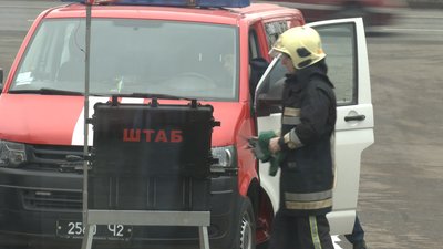 Волинські рятувальники тренувалися гасити пожежу у готелі Волинські рятувальники тренувалися гасити пожежу у готелі