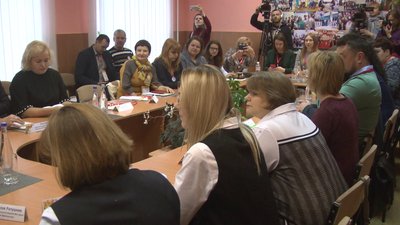 Бути професійним і розуміти учнів: у Хмельницькому освітяни обговорили, яким має бути вчитель