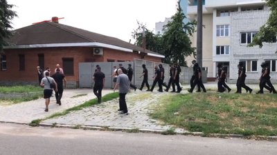 Кухарчук VS ОПЗЖ: у Черкасах під будівлею суду сталася бійка Кухарчук VS ОПЗЖ: у Черкасах під будівлею суду сталася бійка