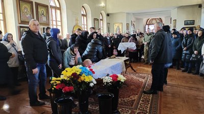 Поховали двох сержантів: у Хмельницькому попрощалися з Сергієм Бурдельним та Віталієм Кметем Поховали двох сержантів: у Хмельницькому попрощалися з Сергієм Бурдельним та Віталієм Кметем