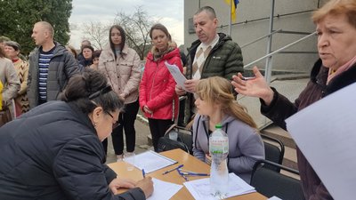 Жителі Житомирщини виступають проти видобутку піску на двох земельних ділянках громади Жителі Житомирщини виступають проти видобутку піску на двох земельних ділянках громади