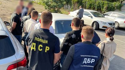 На Вінниччині керівника районного підрозділу ДСНС підозрюють у хабарництві На Вінниччині керівника районного підрозділу ДСНС підозрюють у хабарництві