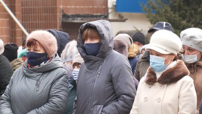 "Руки геть від «Черкасиводоканалу»": дві сотні комунальників вийшли на акцію протесту "Руки геть від «Черкасиводоканалу»": дві сотні комунальників вийшли на акцію протесту