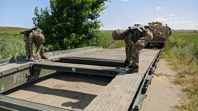 Подолання умовних водних перешкод. На Миколаївщині триває четвертий етап україно-британських навчань Подолання умовних водних перешкод. На Миколаївщині триває четвертий етап україно-британських навчань