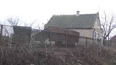 "Навчаємо онлайн, навіть на даху". Як на Запоріжжі подружжя вчителює під обстрілами