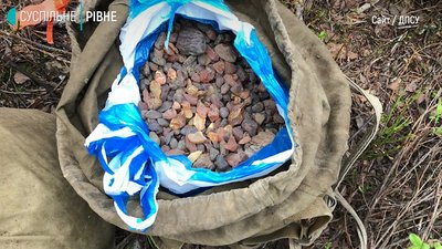 Пробирався хащами: чоловік з Рівненщини намагався пронести бурштин у Білорусь