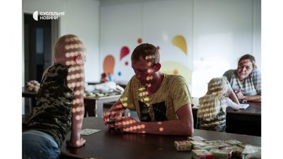 "Нормальні будиночки нам поляки зробили, але у своїй хаті краще". Як живуть у модульному містечку в Бородянці