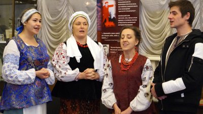 Скаути Дніпра передали вогонь з Віфлеєма до історичного музею