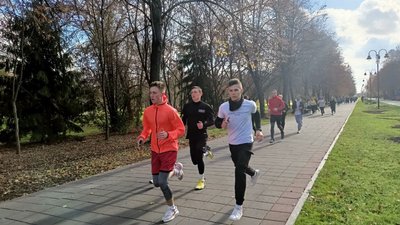 У Луцьку відбувся забіг на підтримку полонених азовців У Луцьку відбувся забіг на підтримку полонених азовців