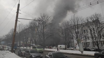 У Дніпрі горить будівля, де розташований головний офіс АТБ У Дніпрі горить будівля, де розташований головний офіс АТБ