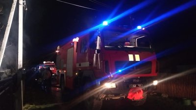 Прикарпатські рятувальники ліквідували пожежу житлового будинку Прикарпатські рятувальники ліквідували пожежу житлового будинку