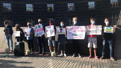 Квіти для "штучного" міністра. Київські студенти вимагали відставки голови МОН