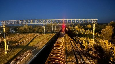Виліз на дах вагона, уразило струмом, залізниця