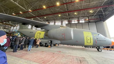 "Антонов" показав свій перший військово-транспортний літак "Антонов" показав свій перший військово-транспортний літак