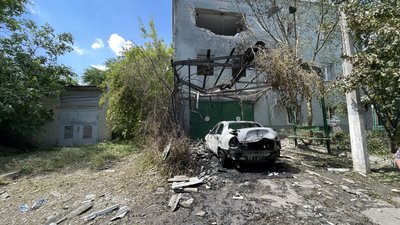 "П'ять секунд і свист над головою — я падаю. Снаряд влучає у 8-й поверх будинку". Очевидці про обстріли у Херсоні "П'ять секунд і свист над головою — я падаю. Снаряд влучає у 8-й поверх будинку". Очевидці про обстріли у Херсоні