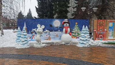 Грінч, Фердинад та Майк Вазовський: новорічні фотозони у Вінниці Грінч, Фердинад та Майк Вазовський: новорічні фотозони у Вінниці