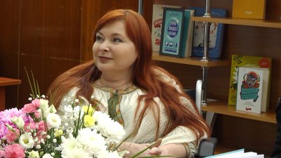 На фото авторка книги — Оксана Радушинська зі Старокостянтинова. На фото авторка книги — Оксана Радушинська зі Старокостянтинова.