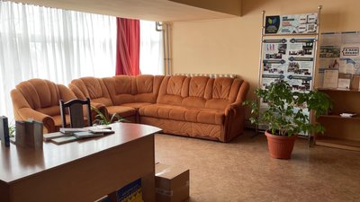 Люди йдуть до бібліотеки навіть під обстрілами: як працює єдина в Херсоні книгозбірня Люди йдуть до бібліотеки навіть під обстрілами: як працює єдина в Херсоні книгозбірня