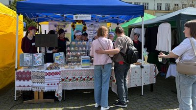Понад 40 підприємств взяли участь у "Ярмарку вакансій" в Ужгороді Понад 40 підприємств взяли участь у "Ярмарку вакансій" в Ужгороді