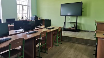 На Полтавщині батьки вимагають відновити навчання офлайн в одному із сіл На Полтавщині батьки вимагають відновити навчання офлайн в одному із сіл