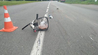 На Менщині водій «ВАЗу» збив неповнолітню велосипедистку: дівчинка в реанімації На Менщині водій «ВАЗу» збив неповнолітню велосипедистку: дівчинка в реанімації