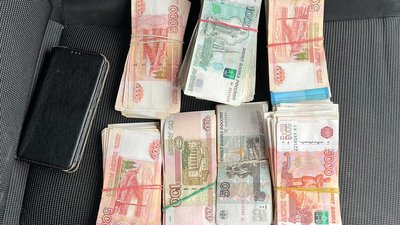 "Обмінювали валюту та гривні на рублі". На Сумщині двох чоловіків підозрюють у передачі грошей військовому РФ "Обмінювали валюту та гривні на рублі". На Сумщині двох чоловіків підозрюють у передачі грошей військовому РФ