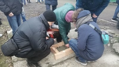Вибух газу в Києві: мешканці будинку зацементували ключі від колишніх квартир Вибух газу в Києві: мешканці будинку зацементували ключі від колишніх квартир