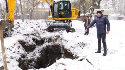У Житомирі ліквідують порив колектора У Житомирі ліквідують порив колектора