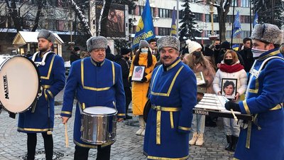 В Івано-Франківську вшанували пам’ять Героїв Небесної Сотні В Івано-Франківську вшанували пам’ять Героїв Небесної Сотні