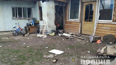 Подвір`я, де стався вибух Подвір`я, де стався вибух