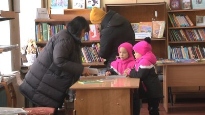 Читають Орвелла та чекають новинок: сільські бібліотеки Черкащини отримують сучасні книги